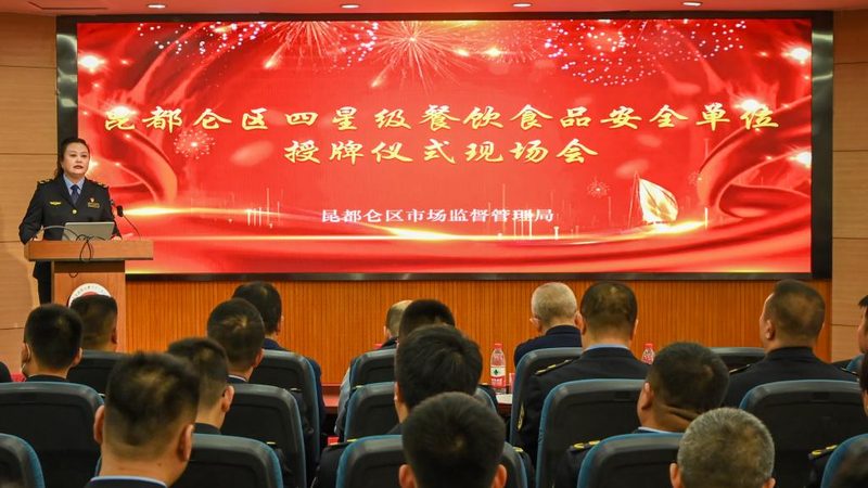 孩子吃糖粘牙别硬抠，聪明妈妈这样做