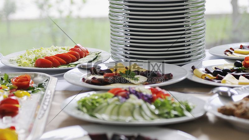 膨化食品的营养价值与其原料和加工工艺密切相关。优质膨化食品应具备以下特点：