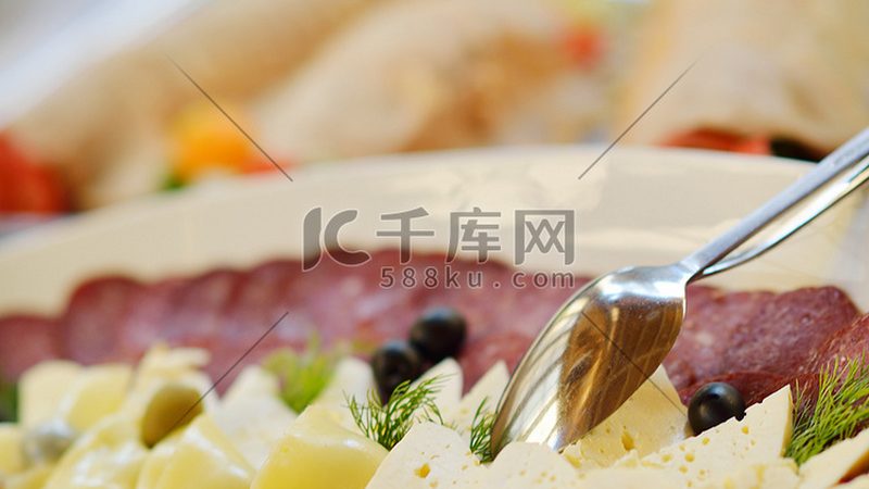 面包保质期之谜：休闲食品中的时间密码**